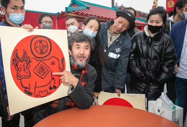 民間手藝人“扇子哥”來大唐不夜城了