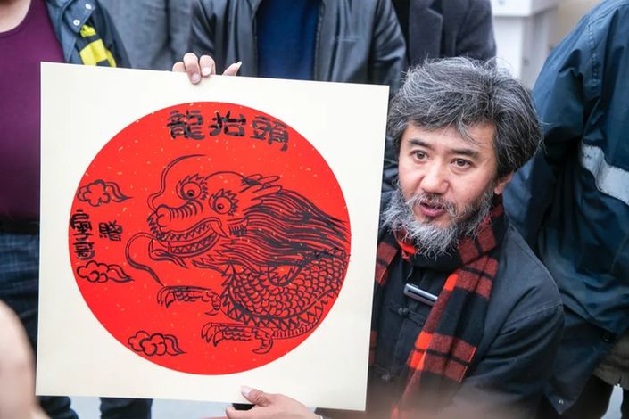 民間手藝人“扇子哥”來大唐不夜城了