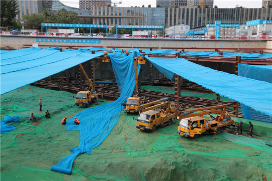 2019西安建築業綠色施工示範工程觀摩團走進陜西國際體育之窗