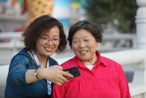 （轉載）五一小長假曲江新區人氣爆棚 讓我們在一起開懷大笑
