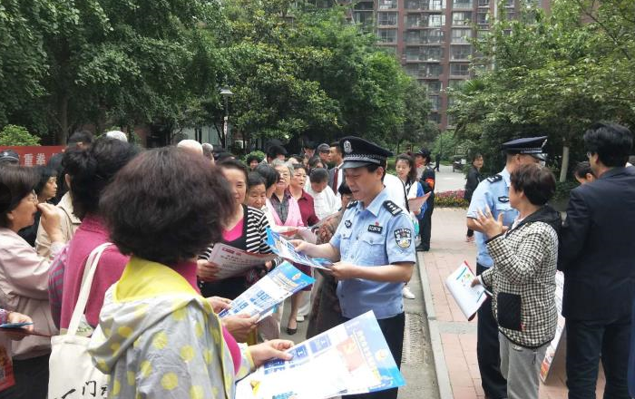 西安高新區丈八街道社區開展“掃黑除惡”宣教活動