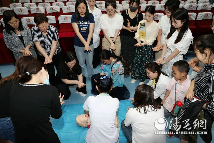 西安交大一附院心肺復蘇培訓走進陜師大附小_fororder_微信圖片_20210525142415