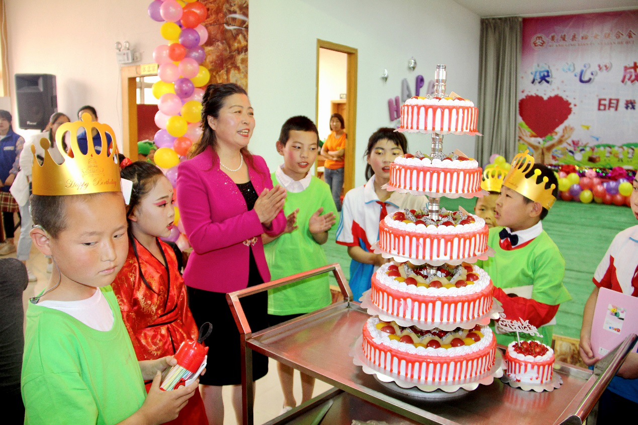 延安市黃陵縣舉辦慶祝“六一”活動  100名低保家庭兒童集體“慶生”