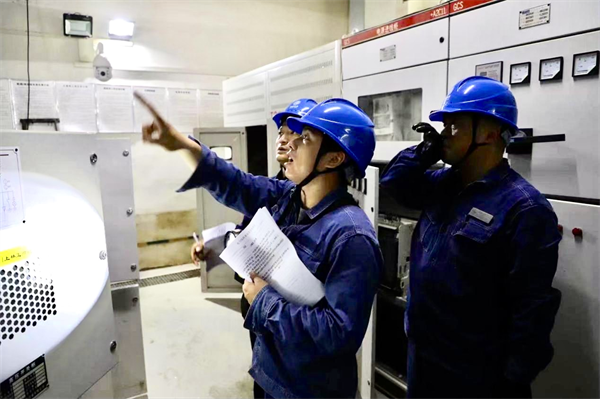 國網渭南供電公司馳援鄭州 1500余戶居民恢復用電_fororder_IMG_7549