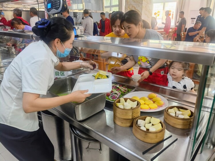 長慶油田採油五廠打造健康暖心食堂讓員工更健康_fororder_1