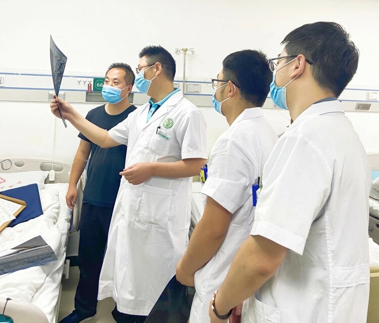 醫院“棒尖”醫護“攢勁” 西安大興醫院助千里求醫者重返健康_fororder_3