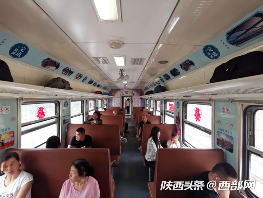 比慢車更慢的“陜北公交鐵路” 站站停連起老區人民的出行路
