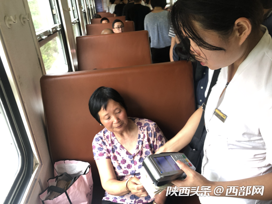 比慢車更慢的“陜北公交鐵路” 站站停連起老區人民的出行路