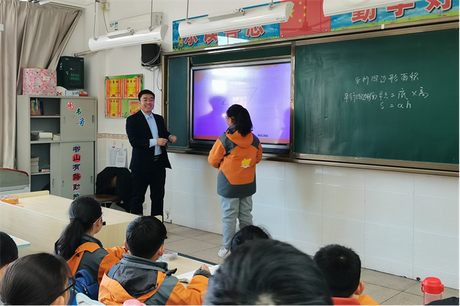 “培第一課堂之根 鑄立德樹人之魂” 西安高新三小“名校+”第 5屆主題研討月展示活動舉行_fororder_圖片1