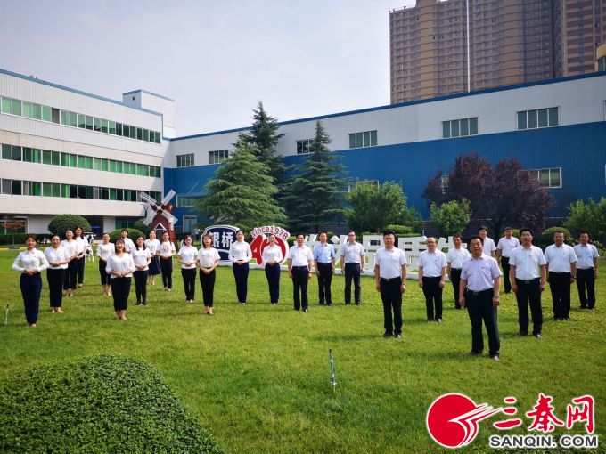 臨潼區千名黨員群眾用快閃慶祝中國共産黨建黨98週年