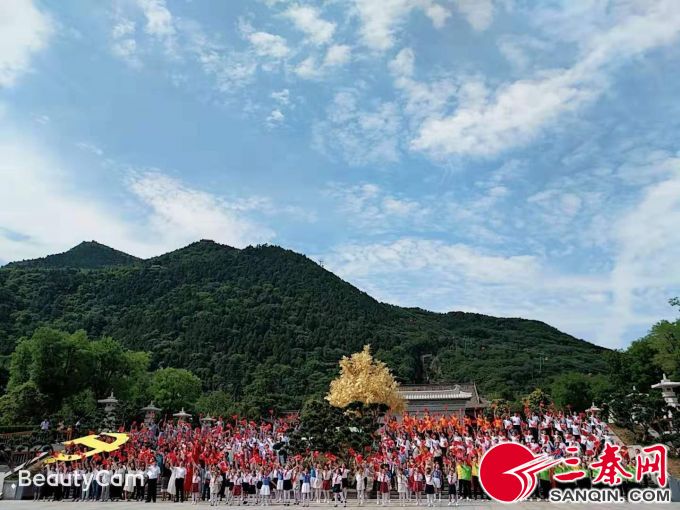 臨潼區千名黨員群眾用快閃慶祝中國共産黨建黨98週年