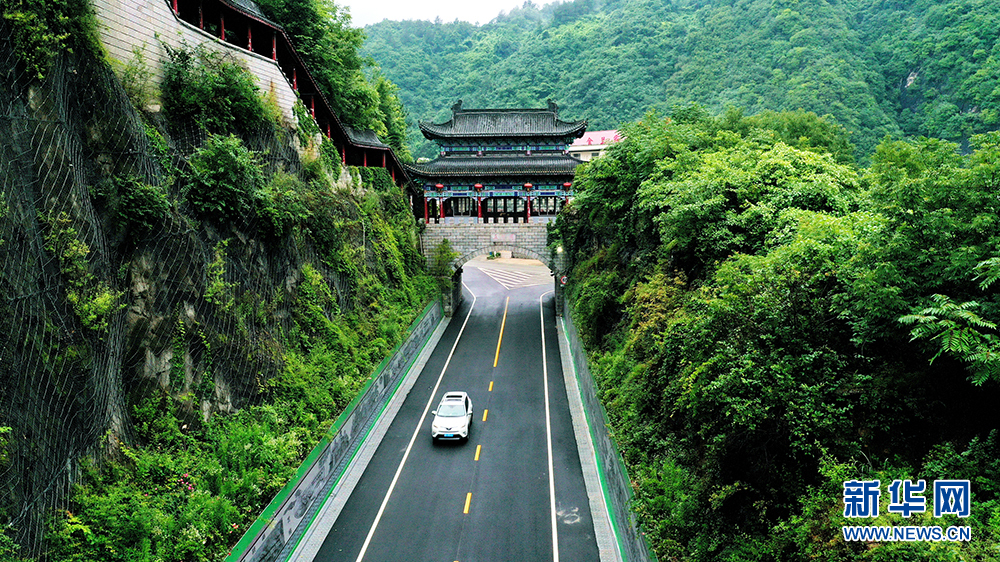 航拍：秦嶺“綠都”寧陜 天高雲逸山青水碧