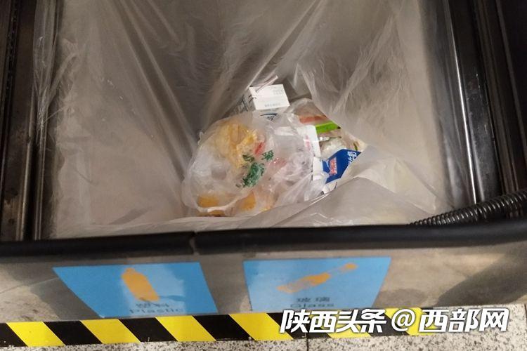 西安地鐵率先推出分類垃圾箱 四種類型你會放嗎？