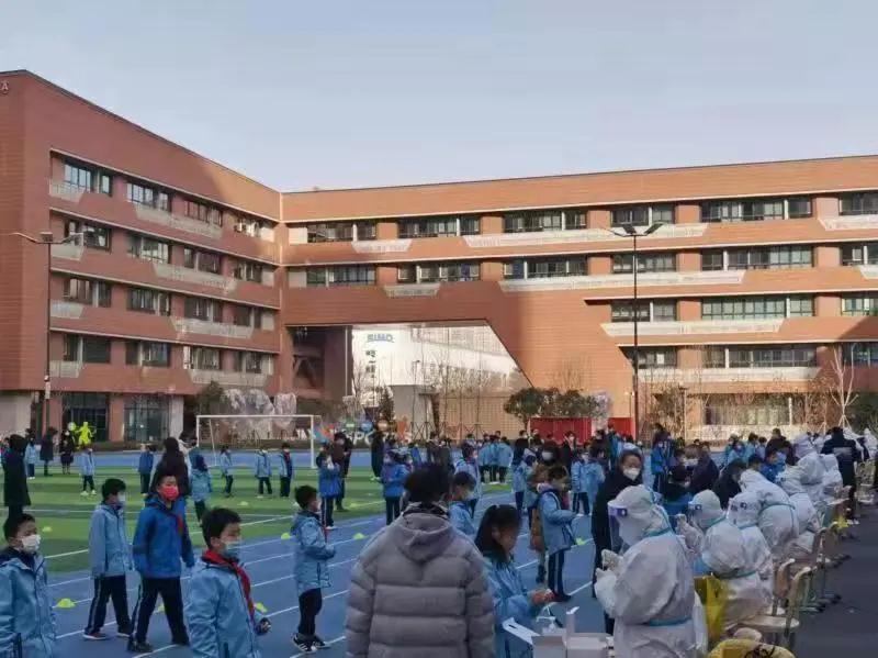 （轉載）晝夜奮戰！全員核酸檢測西安經開區在行動