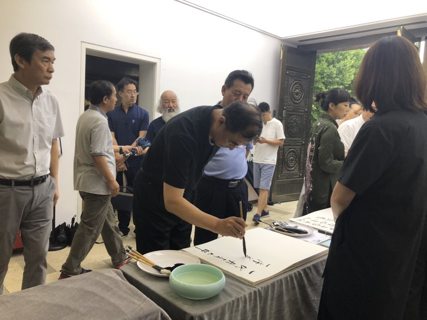 西安美術學院設立追思廳 社會各界人士前來弔唁劉文西