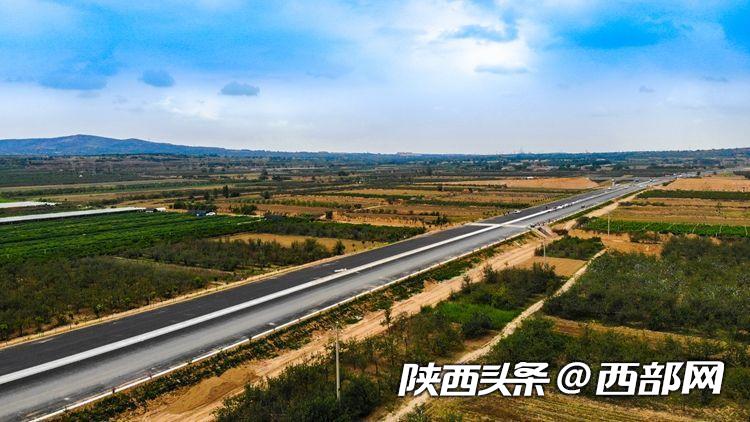 蒲城到白水段高速公路今年通車 已到路面鋪設階段