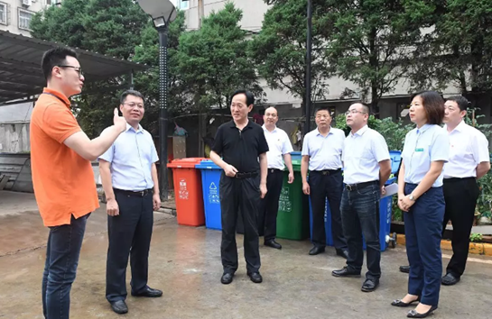 西安市雁塔區委書記趙小林一行調研轄區城市垃圾分類工作