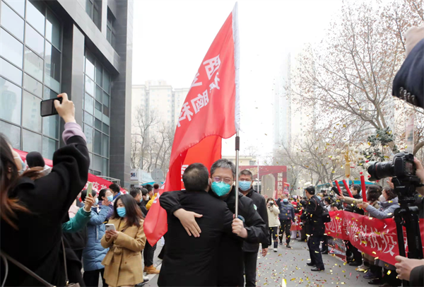 西安交大一附院接管新冠肺炎定點收治醫院醫療隊勝利凱旋_fororder_圖片3