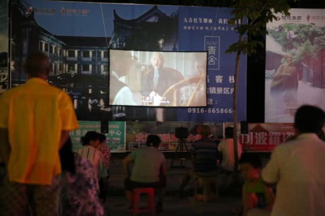 諸葛古鎮夜遊人氣爆棚 迎暑期接待熱潮