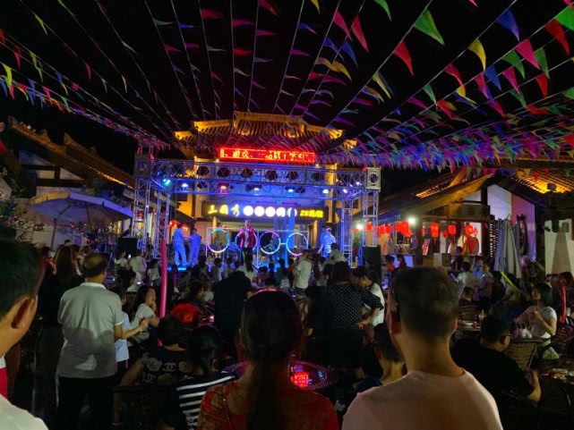 諸葛古鎮夜遊人氣爆棚 迎暑期接待熱潮