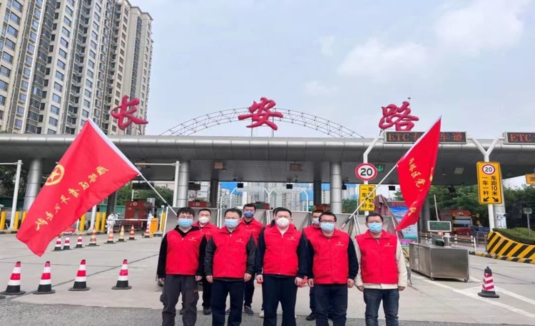 西安市雁塔區：“突擊隊”築防線 護“五一”保安全_fororder_微信圖片_20220430125321