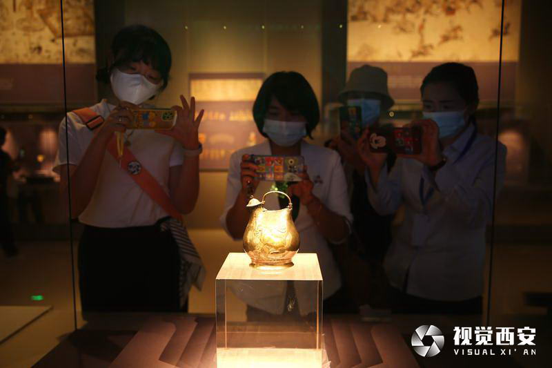 【中首 陜西 圖】“大唐遺寶——何家村窖藏出土文物展”開幕 “形光色材”沉浸式體驗重現大唐輝煌