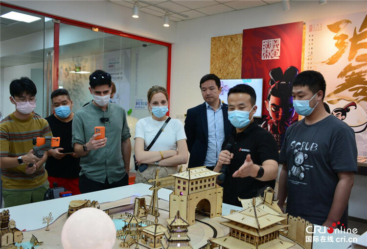 國際體驗官們打卡碑林區西安創新設計中心 直呼科技感好強_fororder_圖片11