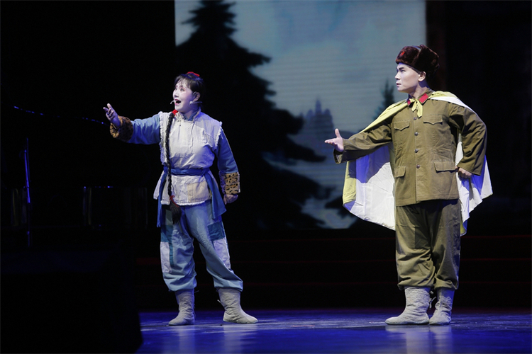 2022慶“七一”西安群眾歌咏展演活動在陜歌大劇院舉辦_fororder_4