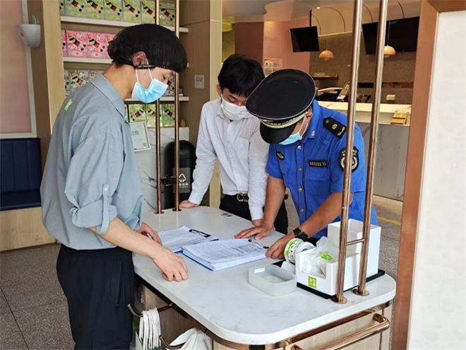 西安高新區：城管物業齊參與 市容防疫統籌抓_fororder_圖片3