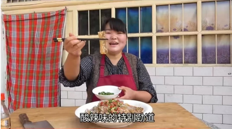 【陜耀國際·8期】窯洞前做飯 陜北特色美食“驚艷”海外網友_fororder_微信圖片_20220824134601