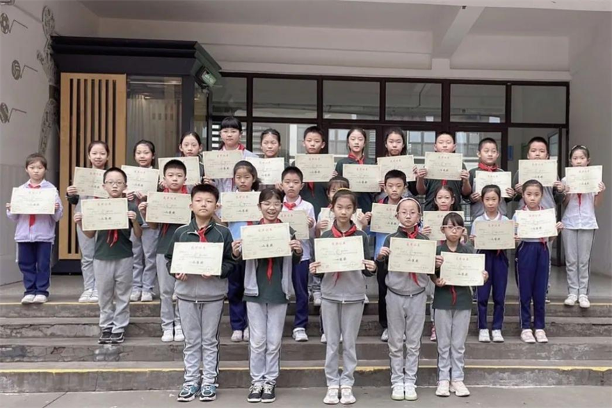 用筆尖書寫未來 西安經開第六小學師生榮獲省級作文大賽多項佳績_fororder_1