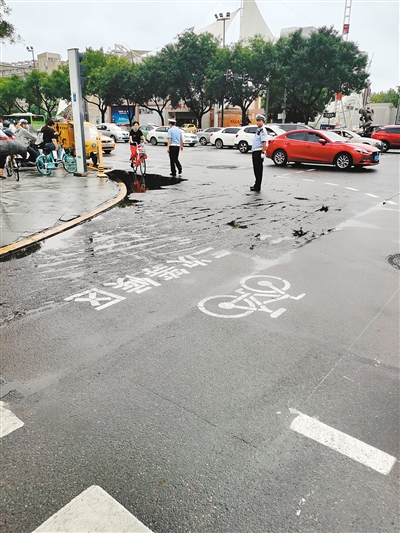 西安有了非機動車二次等待區   騎行者過街更加安全有序_fororder_res03_attpic_brief