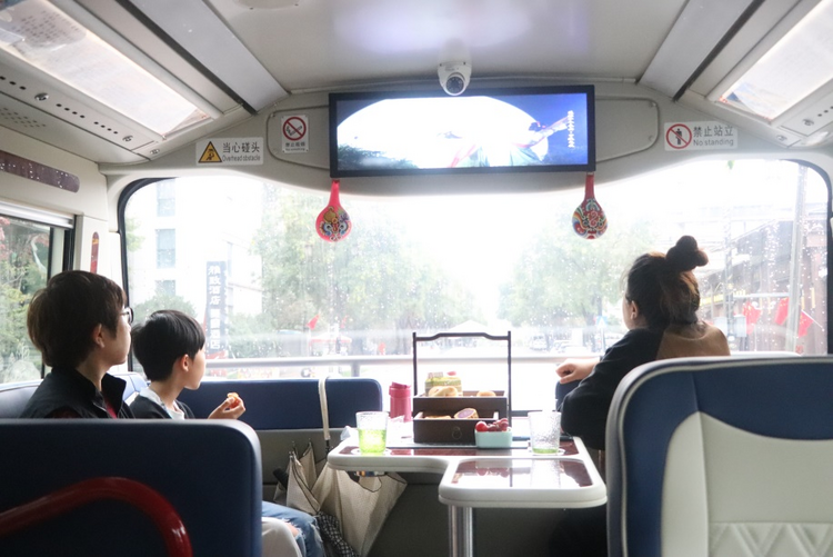 不一樣的國慶 美食觀光車帶你“逛吃”曲江_fororder_圖片4