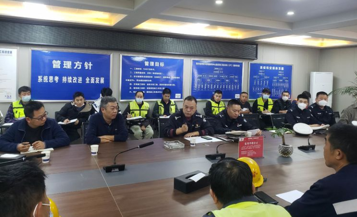 雁塔大隊執勤四中隊開展“三抓兩完善一嚴查” 築牢交通安全底線_fororder_微信圖片_20221026094637