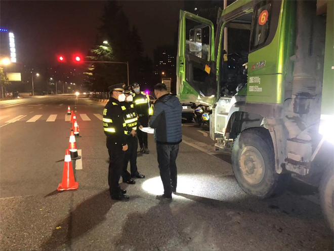 西安高新區強化夜間聯合執法檢查 規範建築垃圾清運秩序_fororder_圖片18