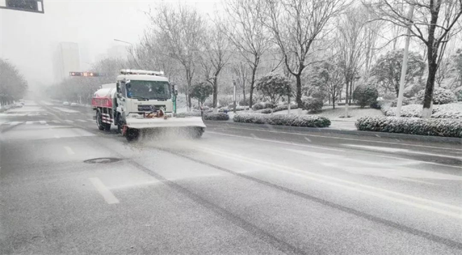 西安航天基地“聞雪而動” 各種“除雪神器”掃除道路安全隱患_fororder_圖片21
