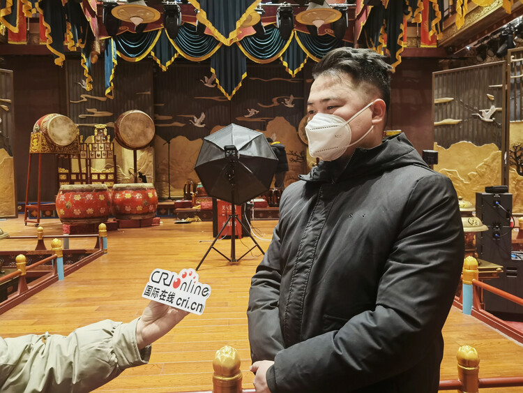 傳承非遺藝術 西安鼓樂奏響盛唐氣魄_fororder_齊興峰採訪照_副本