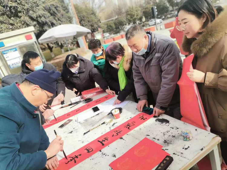 西安經開區涇渭體育運動中心開展“迎新春·送春聯”惠民活動_fororder_圖片3