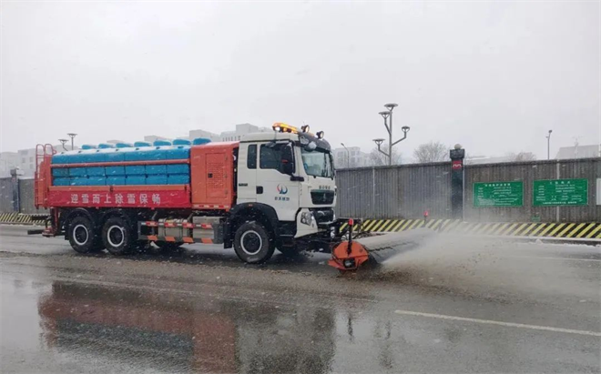 西安航天基地“聞雪而動” 各種“除雪神器”掃除道路安全隱患_fororder_圖片22