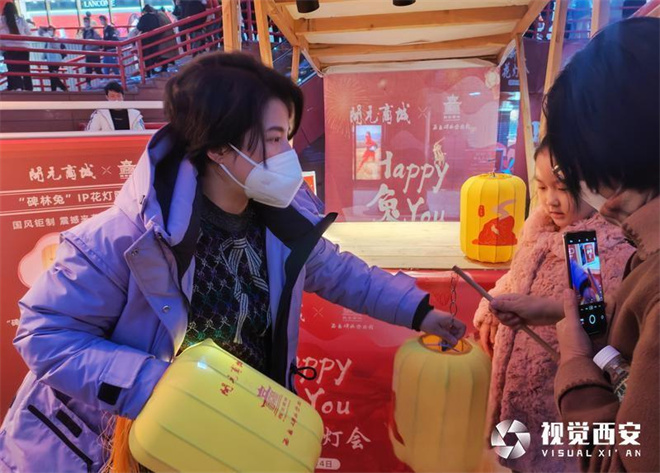 （轉載）“碑林兔”花燈亮相西安鐘樓 碑林區“Happy兔You”新春燈會活動啟動_fororder_微信圖片_20230206145654