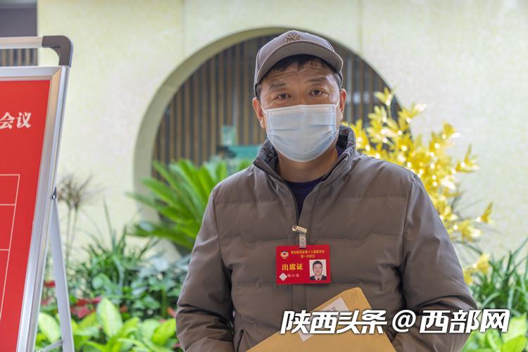 出席陜西省政協十三屆一次會議的政協委員陸續報到