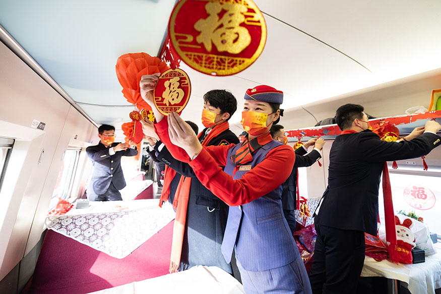 列車上的“迎新年聯歡會”讓旅客開心回家_fororder_1