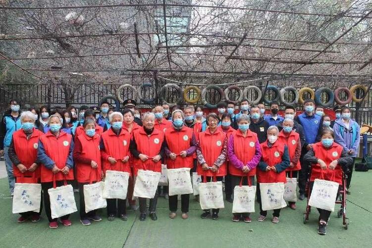 西安高新區城管局：走進老年公寓 開展志願服務