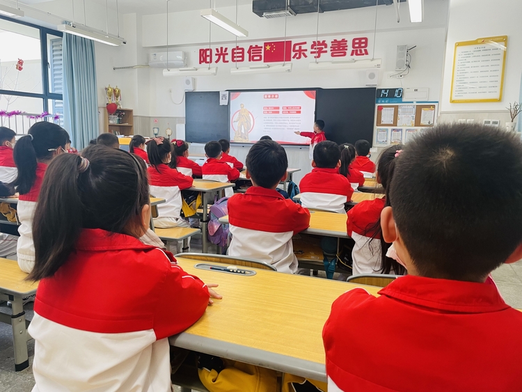 西安高新區第十五小學：賡續雷鋒精神 一節綻放在春天的“大思政課”_fororder_微信圖片_20230303182533