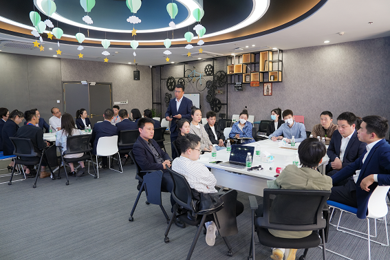 陜西柳林酒業集團走進曠世傳聲微聚直播基地參觀交流_fororder_圖片13