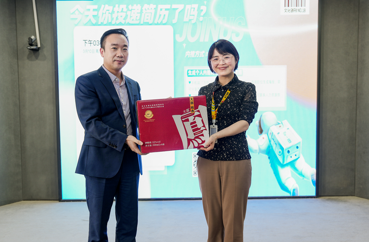 陜西柳林酒業集團走進曠世傳聲微聚直播基地參觀交流_fororder_圖片14