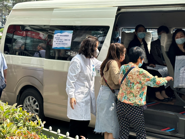 西安交大一附院再添暖心舉措 小寨地鐵站開通患者服務免費直通車_fororder_圖片2