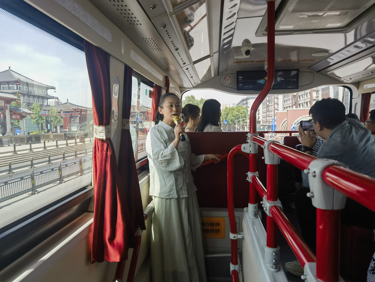 穿越盛唐 全國首輛博物館主題觀光車“博物館號”亮相西安_fororder_圖片4