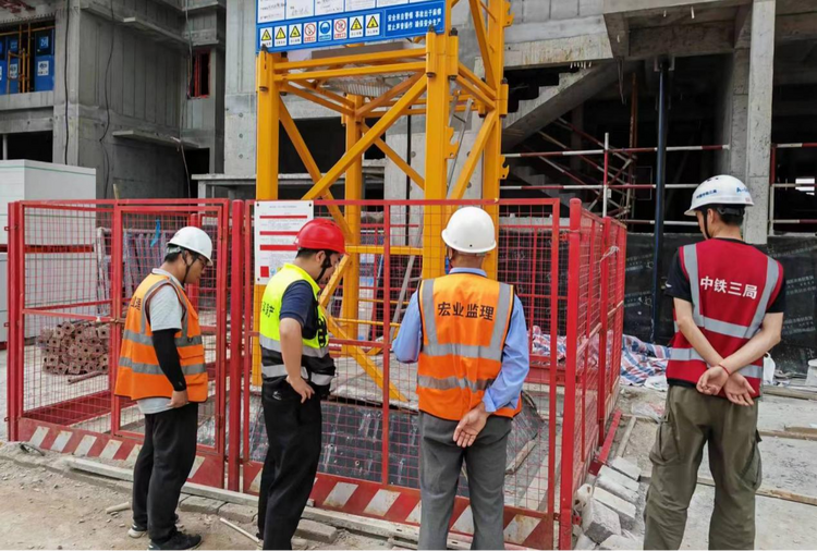 中國二冶西安高新興隆項目開展消防、防汛專項安全檢查_fororder_圖片1