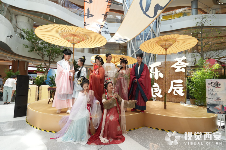 西北首個花園式愛情頒證基地亮相雁塔 七夕當日超1000位新人領證